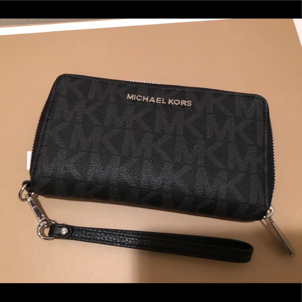 Michael Kors Jet Set phone case blck Brand new